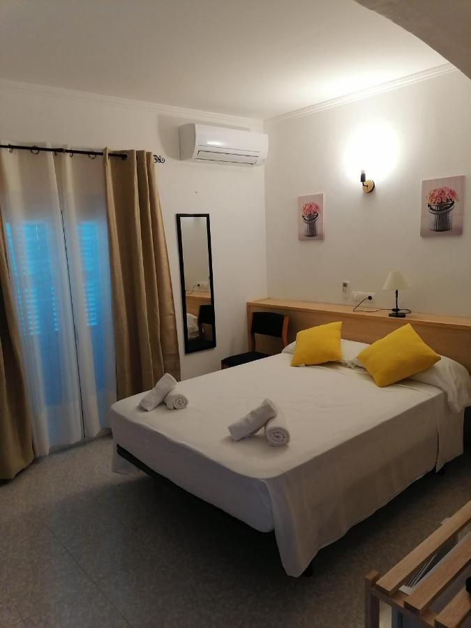Hostal Pepe Sant Ferran de Ses Roques Luaran gambar