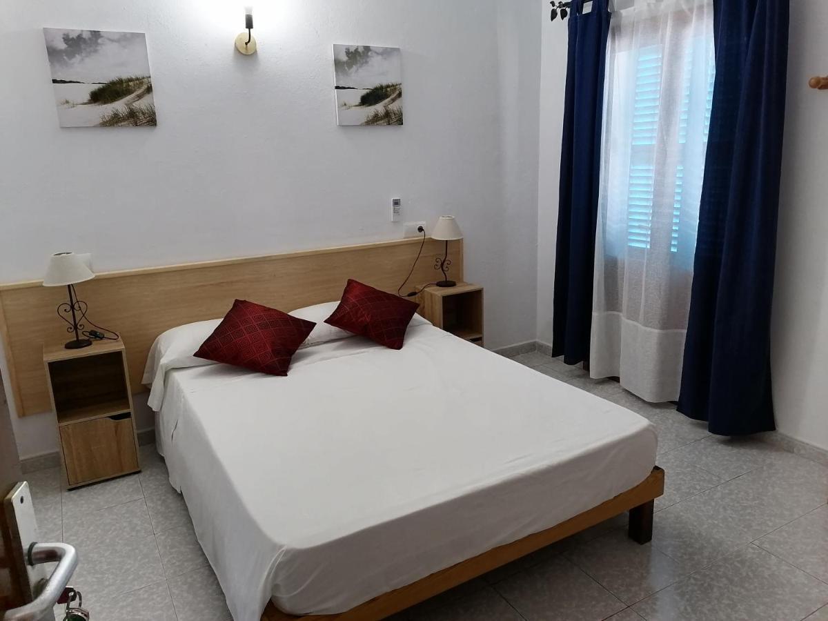Hostal Pepe Sant Ferran de Ses Roques Luaran gambar