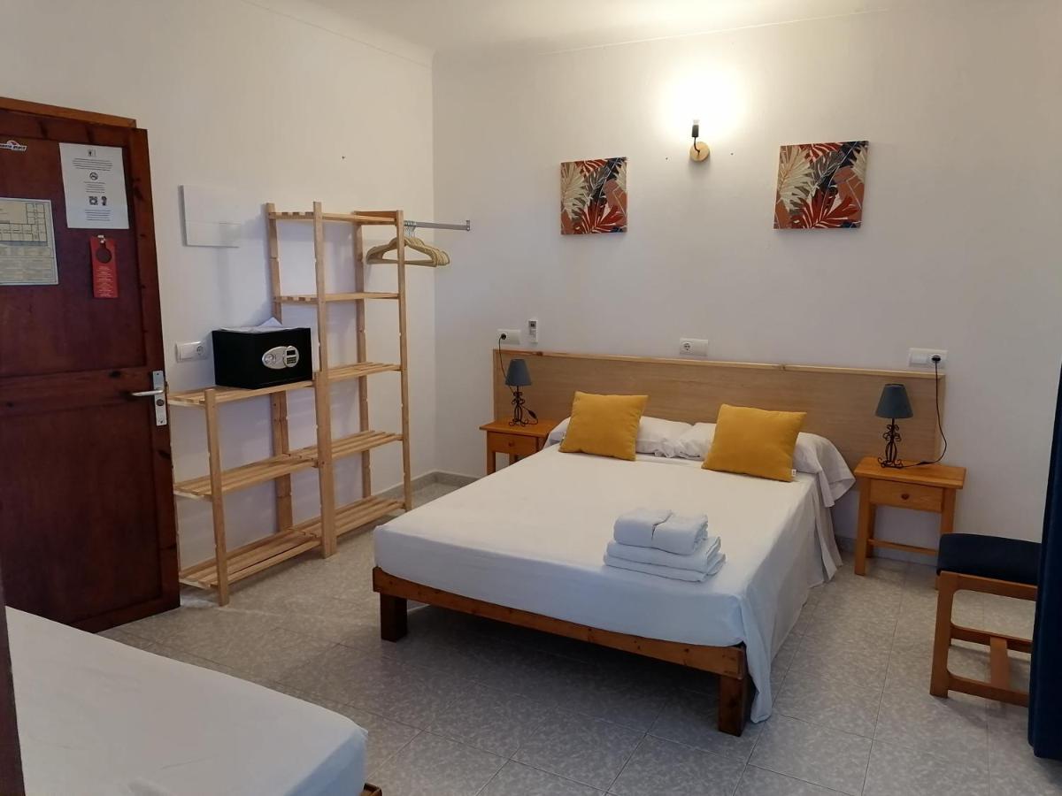 Hostal Pepe Sant Ferran de Ses Roques Luaran gambar