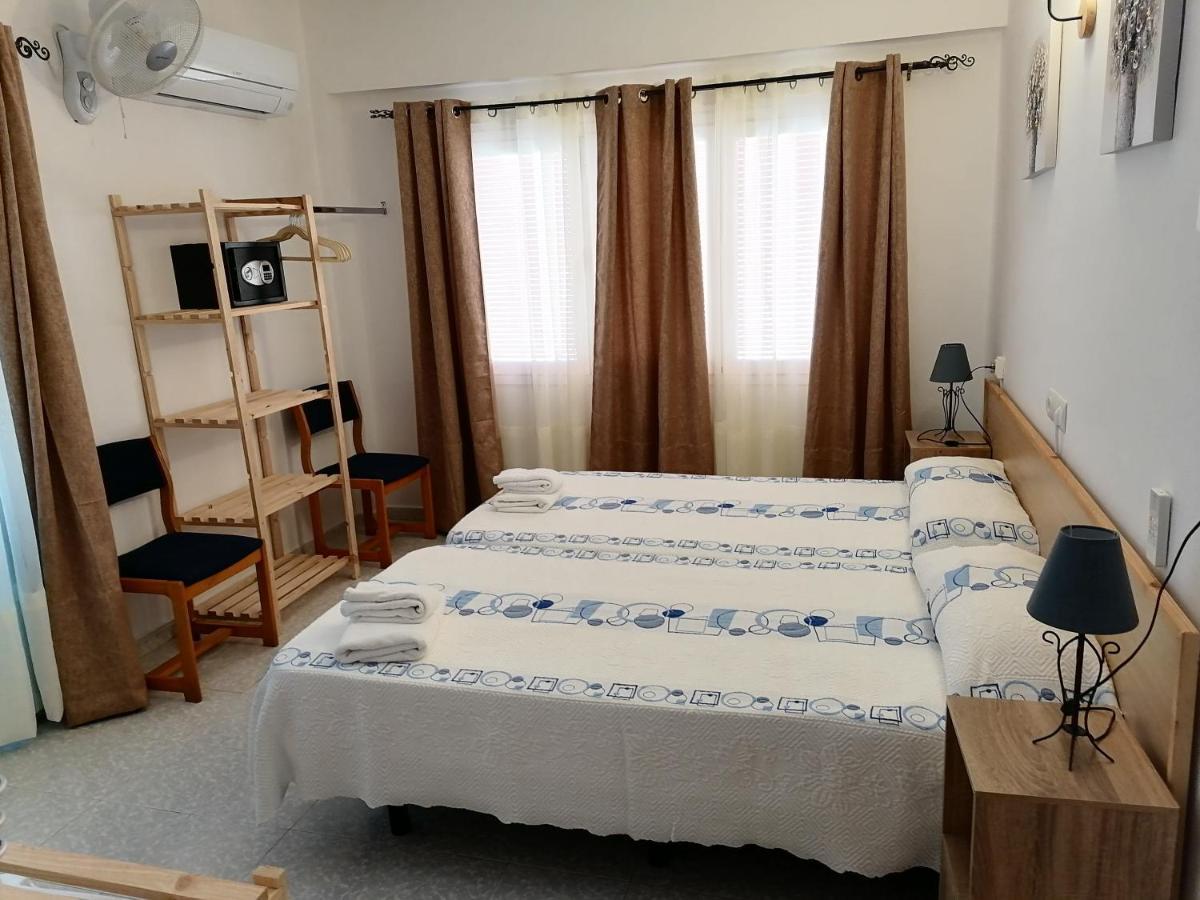 Hostal Pepe Sant Ferran de Ses Roques Luaran gambar