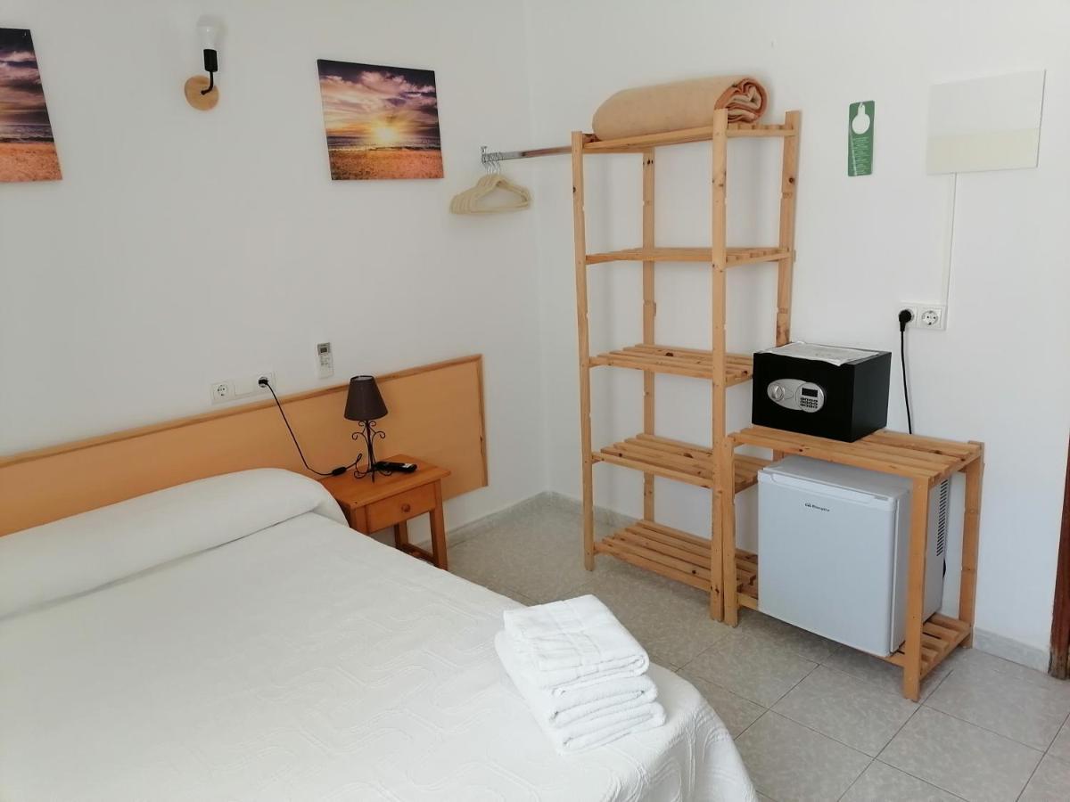 Hostal Pepe Sant Ferran de Ses Roques Luaran gambar
